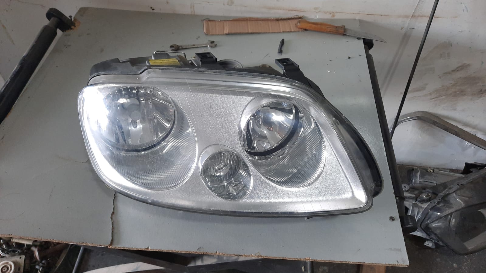 Volkswagen caddy sağ ön far